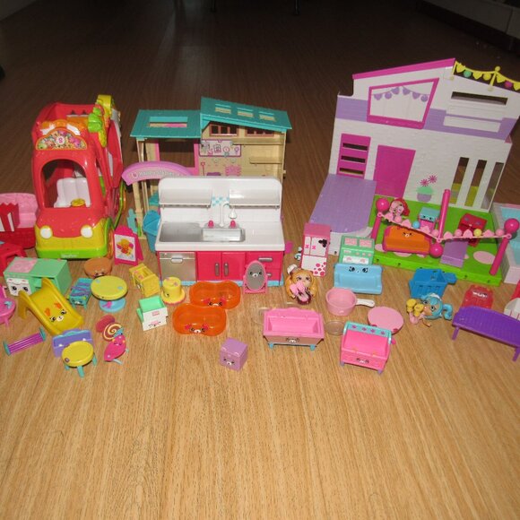 Shopkins Shoppies Happy Places 70+ Pc House Pool Stable Food Truck Dolls - Picture 1 of 12
